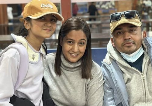 स–परिवारको साथमा अमेरिका उडे कलाकार सिताराम कट्टेल धुर्मुस 