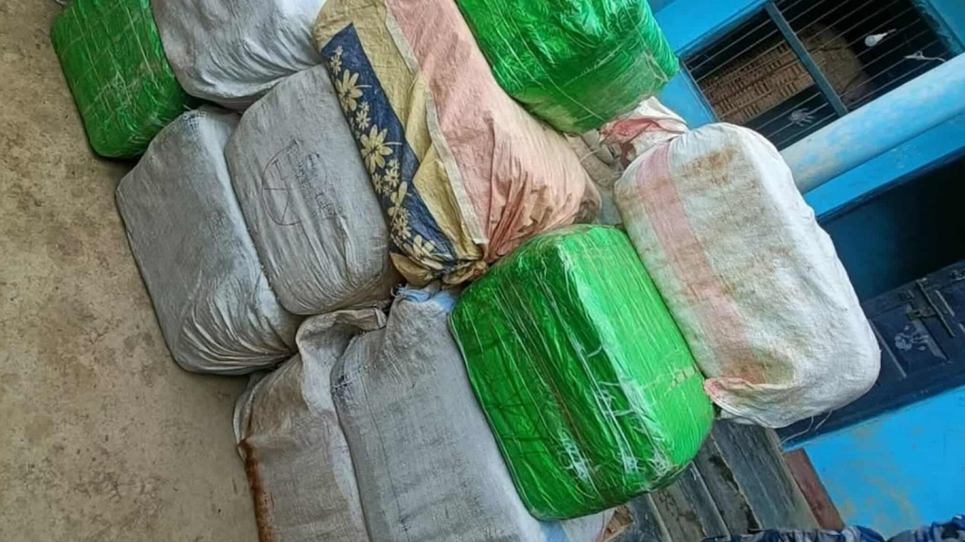 ५१ किलो गाँजा बोकेर हिँड्न ठिक्क पारिएको एम्बुलेन्स प्रहरीकोे नियन्त्रणमा