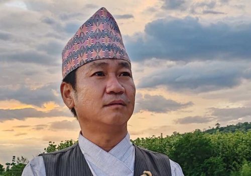 साम्पाङले आगामी चुनावका लागि टिकट वितरण गर्दै