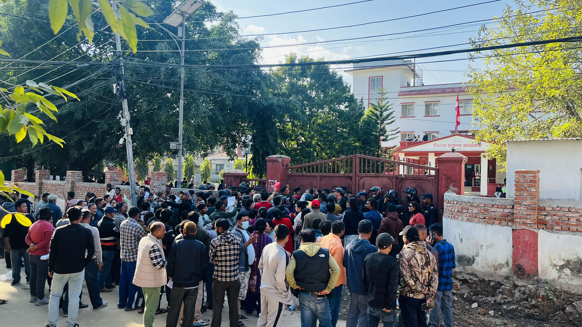 हेटौँडामा भत्किएका घरहरू पुनः निर्माणको माग