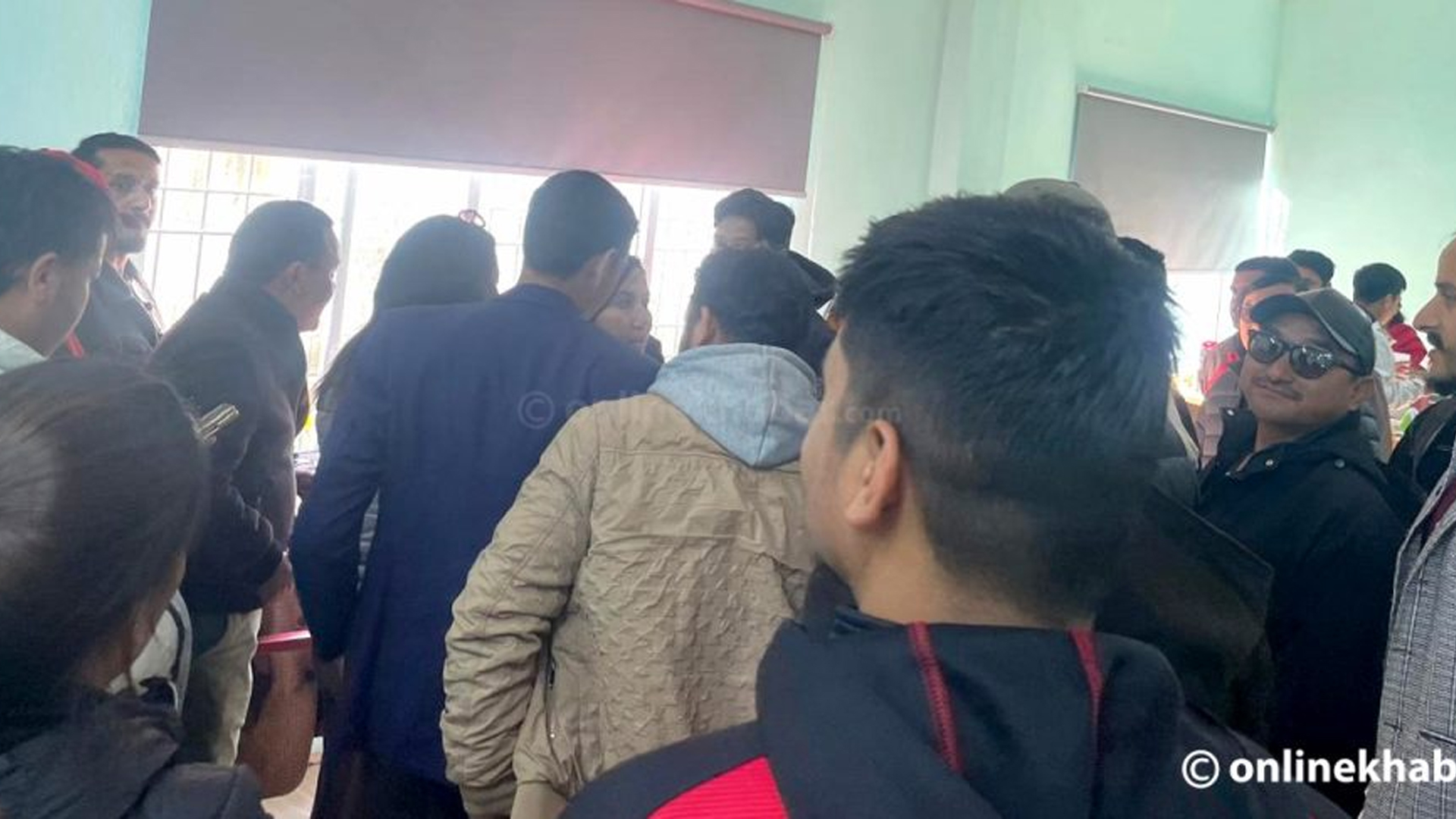 च्यासलमा एमाले कार्यकर्ताबीच हात हालाहाल