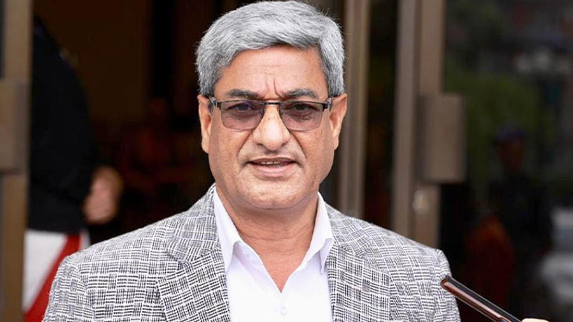 तत्कालीन गृहमन्त्री रमेश लेखकलाई जाँचबुझ आयोगले पत्र काट्यो