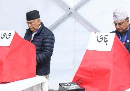 नेकपा एमालेको नयाँ नेतृत्व चयनका लागि मतदान सुरु