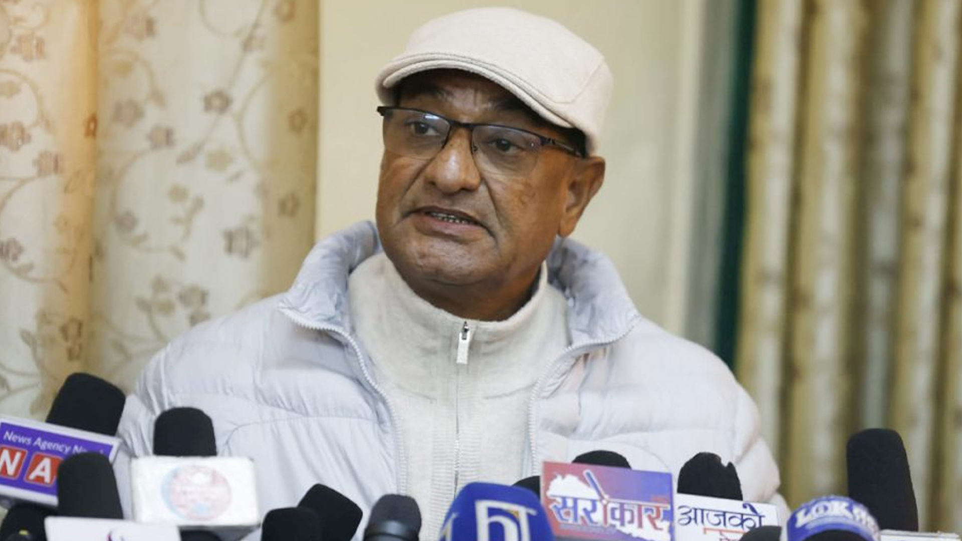 आयोगलाई लेखकले भने आवश्यकताभन्दा बढी बल प्रयोगका लागि कुनै निर्देशन नदिएको