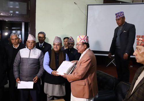 निर्वाचन आयोगले देउवा समूहलाई भन्यो विधि र पद्धति भन्दा बाहिर गएर निर्णय नहुने