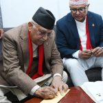 केपी शर्मा ओली प्रतिनिधि सभा झापा क्षेत्र ५ को लागि मनोनयन दर्ता गराउदै