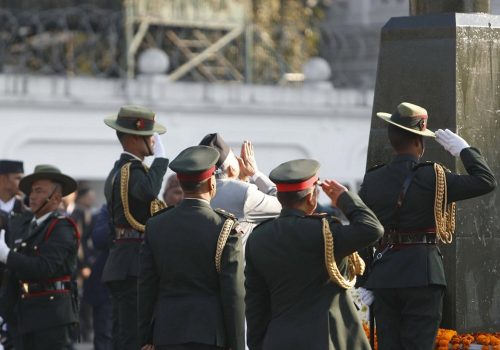 राष्ट्रपतिद्वारा पृथ्वीनारायण शाहको सालिकमा माल्यार्पण