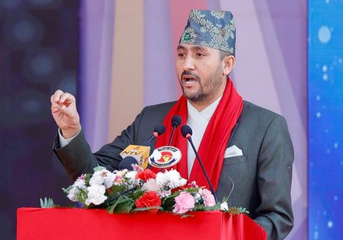 सञ्चारमन्त्री आफू कुनै पनि पार्टीमा आवद्ध नरहेको दाबी