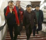 गगन थापासहितको टोली पुगे निर्वाचन आयोग