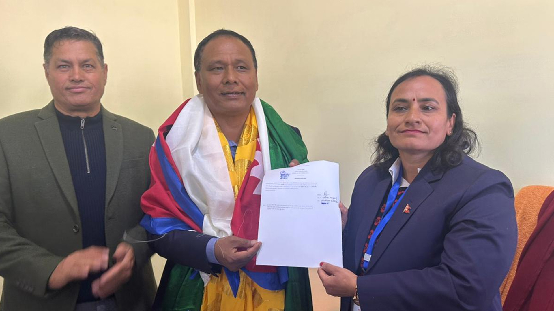 काठमाडौं– ३ बाट कुलमान घिसिङले दर्ता गराए उमेदवारी