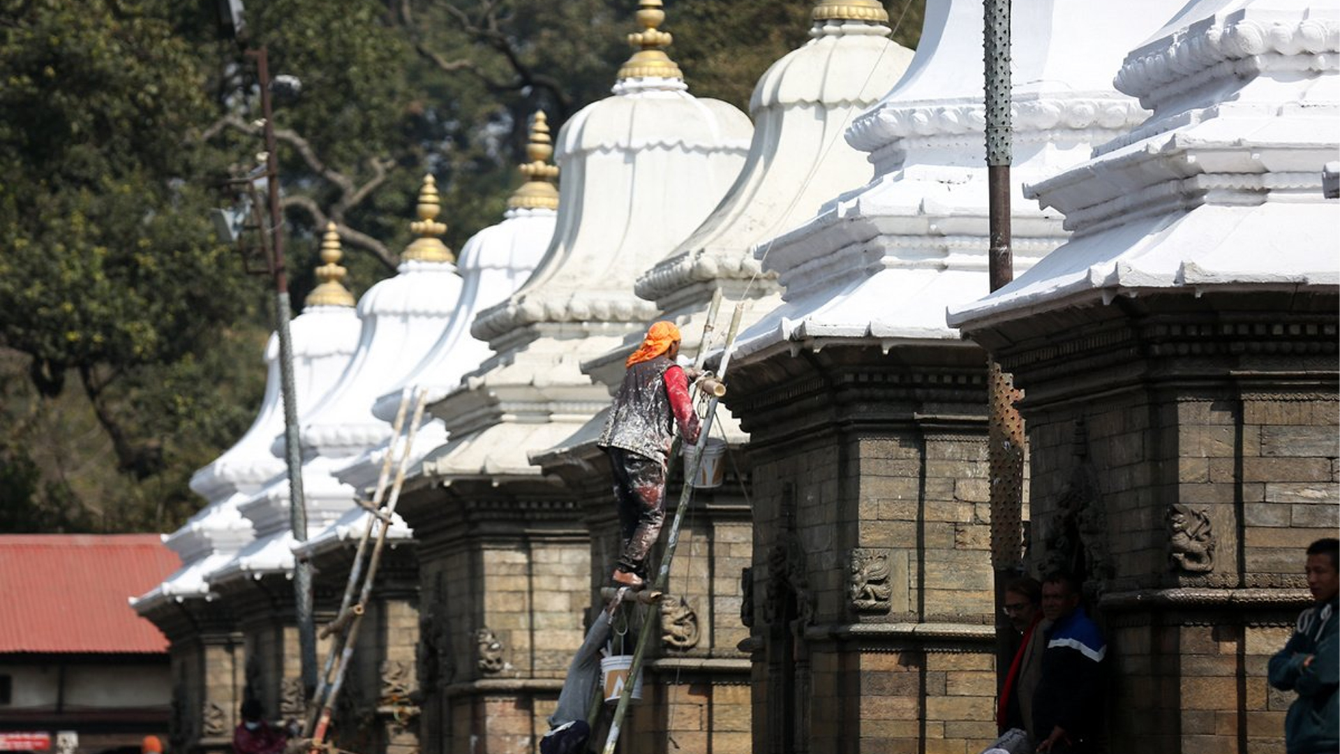 महाशिवरात्रिको लागि पशुपतिनाथ मन्दिर परिसर तयारी गर्दै
