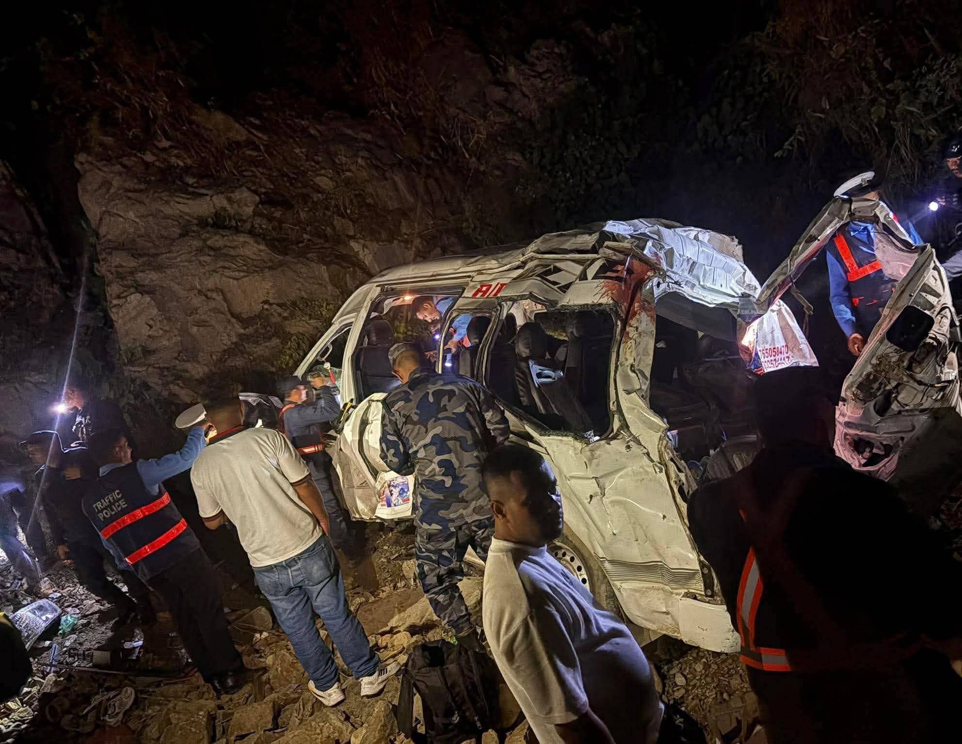 माइक्रोबस दुर्घटना ७ भारतीय तीर्थयात्रीको मृत्यु