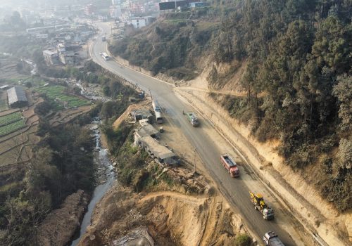आज देखि राती पृथ्वी राजमार्ग अन्तर्गत नौबिसे मुग्लिन सडक खण्ड बन्द