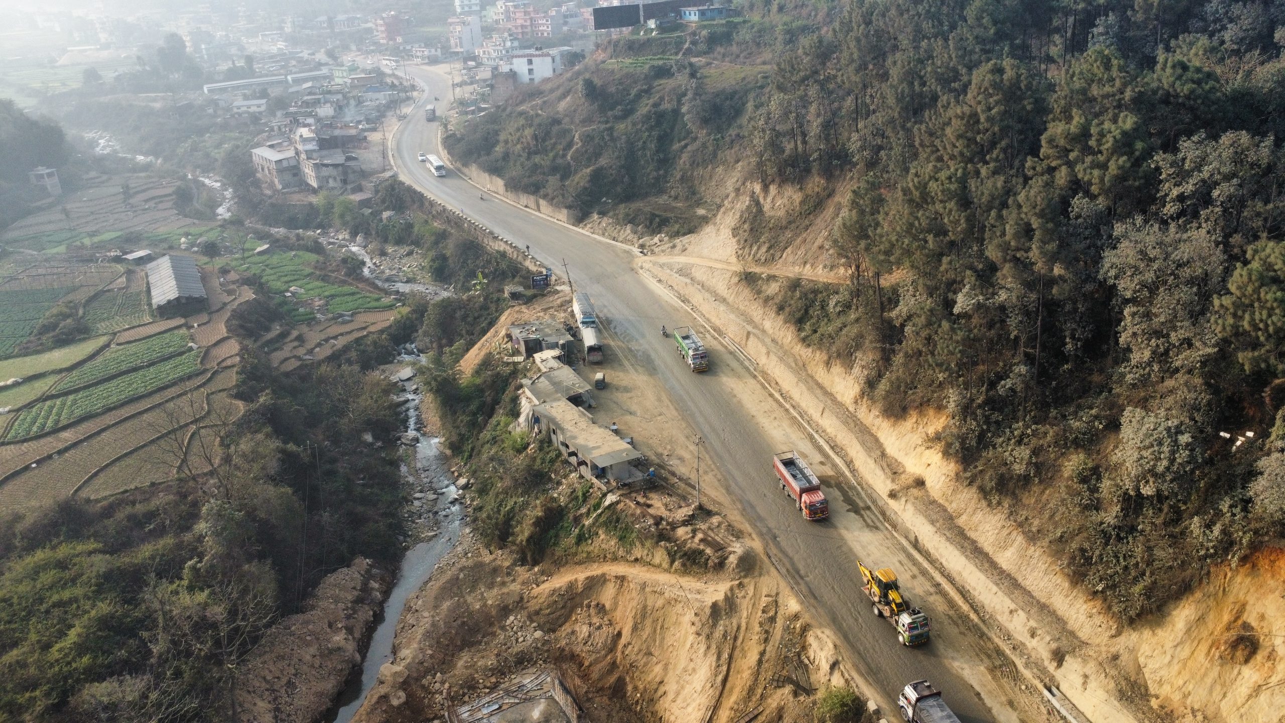 आज देखि राती पृथ्वी राजमार्ग अन्तर्गत नौबिसे मुग्लिन सडक खण्ड बन्द