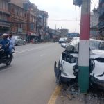 कारको चरम लापरबाही पैदल यात्री नेपाली सेनालाई ठक्कर बिजुलीको पोल्नै भाचियो
