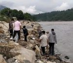 त्रिशूली नदी क्षेत्रमा थुप्रिएको फोहोर तथा बाढीजन्य सामग्री सरसफाइ