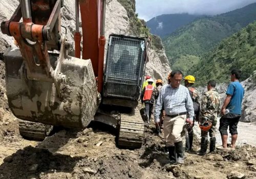 कृष्णभीरमा फेरि पहिरो, पृथ्वी राजमार्ग पूर्ण रूपमा अवरुद्ध