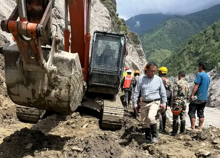 कृष्णभीरमा फेरि पहिरो, पृथ्वी राजमार्ग पूर्ण रूपमा अवरुद्ध