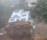 ललितपुरको धापाखेलमा साढे दुई तले घर ढल्यो