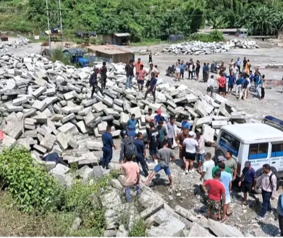 थाक्रेको खयरघारीमा मोटरसाइकल दुर्घटना, दुई जनाको मृत्यु थाक्रेको खयरघारीमा मोटरसाइकल दुर्घटना, दुई जनाको मृत्यु