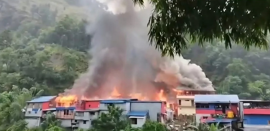 ताप्लेजुङको दोभानमा भीषण आगलागी, करिब १० घर जले