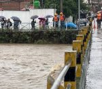 उपत्यकाका नदीमा बाढी बढेपछि करिडोरमा यात्रा नगर्न ट्राफिकको आग्रह