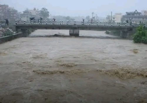 हनुमन्ते खोलाको जलसतह बढेपछि लोकन्थलीका १६ परिवार उद्धार