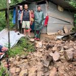वर्षाले थाक्रेमा ८० वर्षीय सुनारको घर भत्कियो