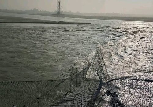 दोधारा–चाँदनी झोलुङ्गे पुलको पिल्लर भत्कियो, आवागमन रोकियो
