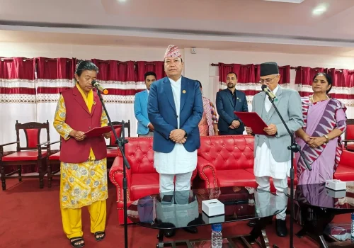 नवनियुक्त मन्त्री आलेमगरले लिइन् शपथ