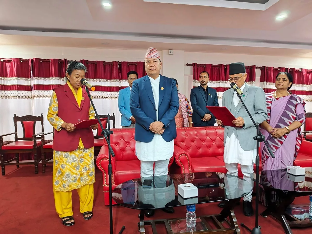 नवनियुक्त मन्त्री आलेमगरले लिइन् शपथ