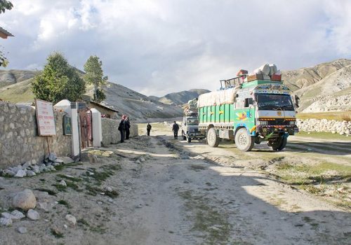 चाडबाडको मुखमा चीनसँगका तीनवटै नाका ठप्प, व्यापारीलाई सास्ती उपभोक्तालाई महँगी