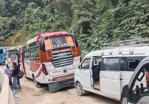 फुर्केखोला पुल बगाएपछि ठप्प धादिङ–काठमाडौँ यातायात आजदेखि वैकल्पिक मार्गबाट सञ्चालन