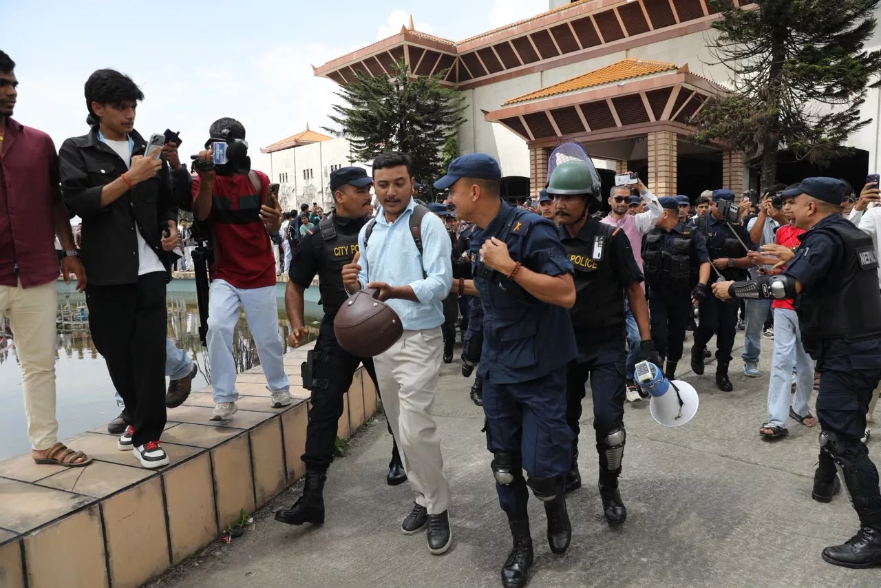 सरकारको विरोध गर्दा जेनजी आन्दोलनका घाइतेलाई प्रहरीले समात्यो