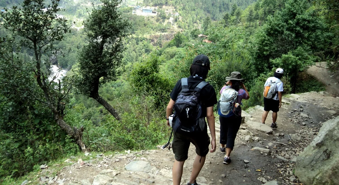 कोशीका पहाडी जिल्लामा रात्रिकालीन सवारीदेखि पदयात्रासम्म रोक