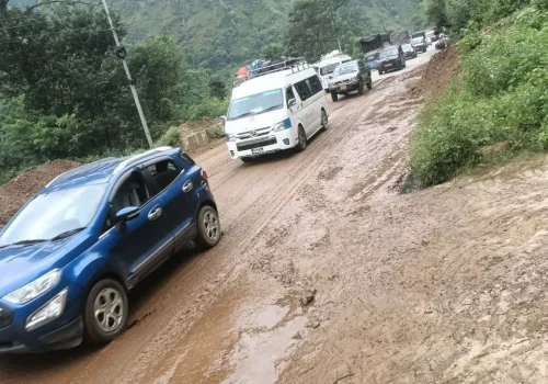 मलेखु–मुग्लिन सडकमा निरन्तर वर्षा, यात्रा गर्दा उच्च सतर्कता अपनाउन आग्रह