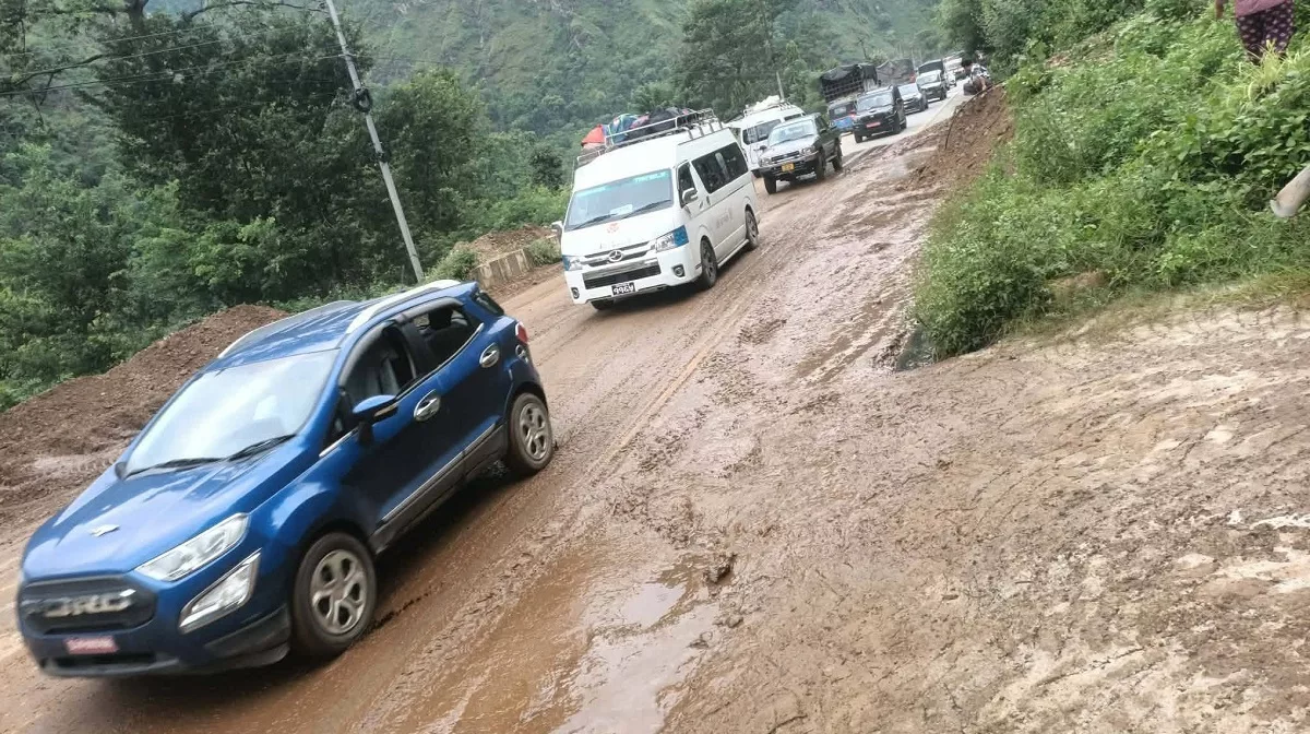 मलेखु–मुग्लिन सडकमा निरन्तर वर्षा, यात्रा गर्दा उच्च सतर्कता अपनाउन आग्रह