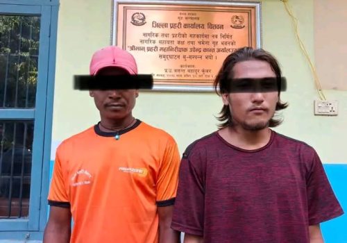 बाढीमा बगेको शवबाट गहना लुट्ने दुई जनासँग २५ हजार धरौटी माग