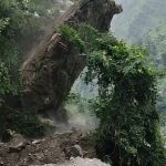 फिसलिङ–बेनीघाट सडकखण्डमा भीषण पहिरो, मानवीय क्षति हुनबाट जोगियो