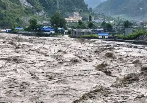 बूढीगण्डकीको बाढीको जोखिमपछि वृद्धाश्रमका ज्येष्ठ नागरिक र गाईबस्तुको उद्धार