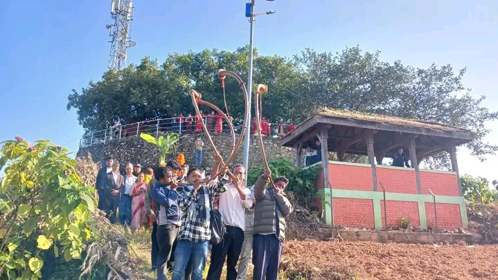 धादिङको कोटकालिकाबाट हनुमानढोकामा लगियो फूलपाती
