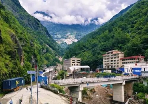 दसैँका लागि तीन दिन खुल्ने भयो तातोपानी नाका, कार्गो ट्रकलाई मात्र अनुमति