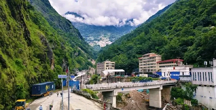 दसैँका लागि तीन दिन खुल्ने भयो तातोपानी नाका, कार्गो ट्रकलाई मात्र अनुमति