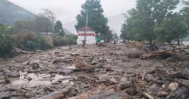 भुटानमा हिमताल फुट्दा भीषण बाढी, प्रसिद्ध तातोपानी कुण्ड बगायो, भारतका दुई राज्यमा हाई अलर्ट