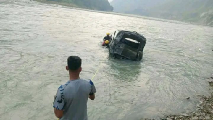 सिन्धुलीमा जिप सुनकोशी नदीमा खस्दा तीन महिलाको मृत्यु, तीन जना बेपत्ता
