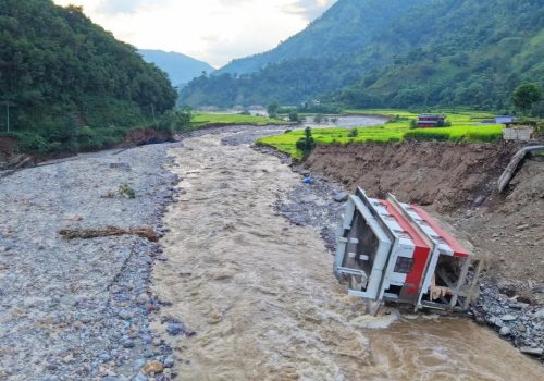 बाढीले बगायो गलकोट–९ को वडा कार्यालय, वडाध्यक्ष भन्छन्– ‘भवनसँगै मेरो इतिहास पनि मेटियो’