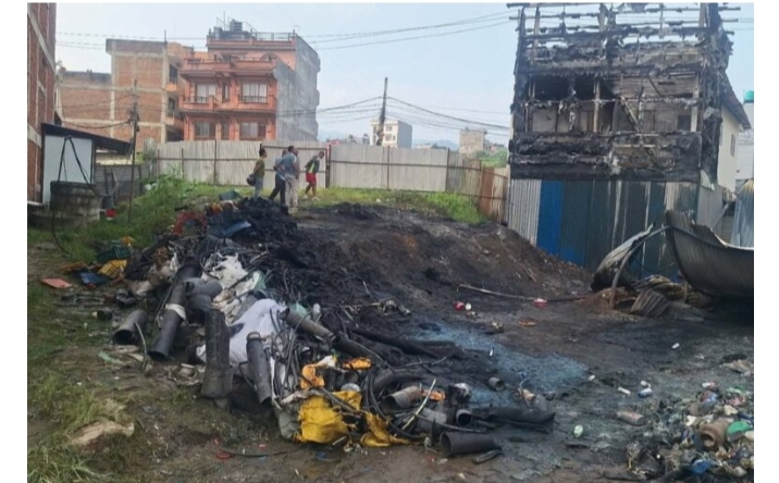 भक्तपुरमा प्लास्टिक दाना बनाउने कारखानामा आगलागी, ४० लाखभन्दा बढीको क्षति