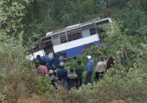 पोखरामा विद्यार्थी बोकेको बस दुर्घटना, पाँच जनाको मृत्यु
