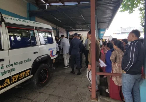 पोखरा स्कुल बस दुर्घटना : मृतक र घाइतेको पहिचान खुल्यो, दुई जनाको विवरण आउन बाँकी