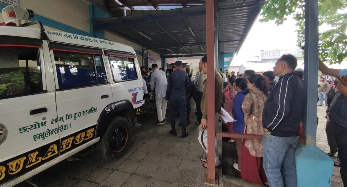 पोखरा स्कुल बस दुर्घटना : मृतक र घाइतेको पहिचान खुल्यो, दुई जनाको विवरण आउन बाँकी